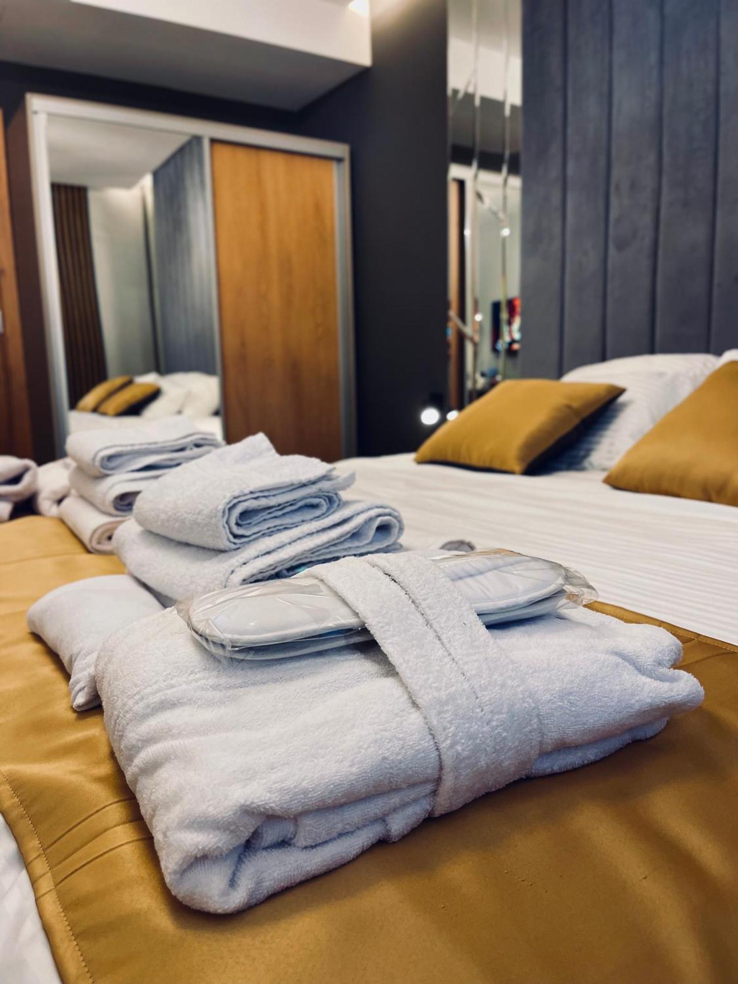 Mozaik Apartments & Spa - Modern 4-Star Apartments With Exclusive Private Spa Wellness In The City Center - Sauna, Jacuzzi, Turkish Bath - Free Parking, Wi-Fi - Rooms & Apartments Ćuprija エクステリア 写真