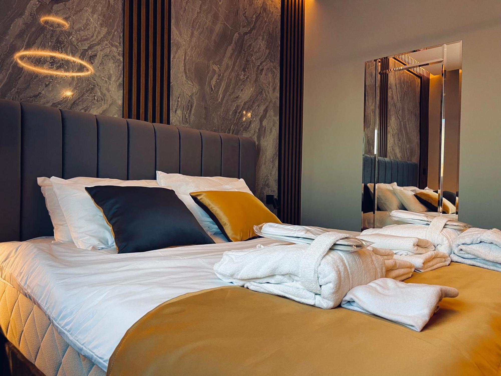 Mozaik Apartments & Spa - Modern 4-Star Apartments With Exclusive Private Spa Wellness In The City Center - Sauna, Jacuzzi, Turkish Bath - Free Parking, Wi-Fi - Rooms & Apartments Ćuprija エクステリア 写真