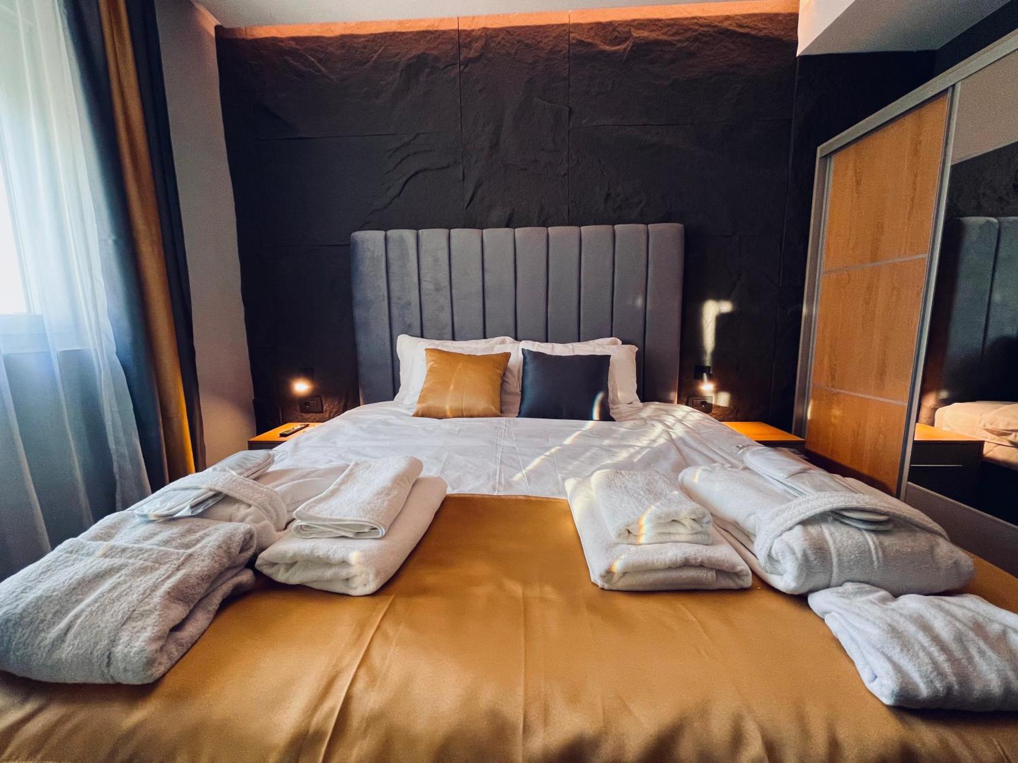 Mozaik Apartments & Spa - Modern 4-Star Apartments With Exclusive Private Spa Wellness In The City Center - Sauna, Jacuzzi, Turkish Bath - Free Parking, Wi-Fi - Rooms & Apartments Ćuprija エクステリア 写真