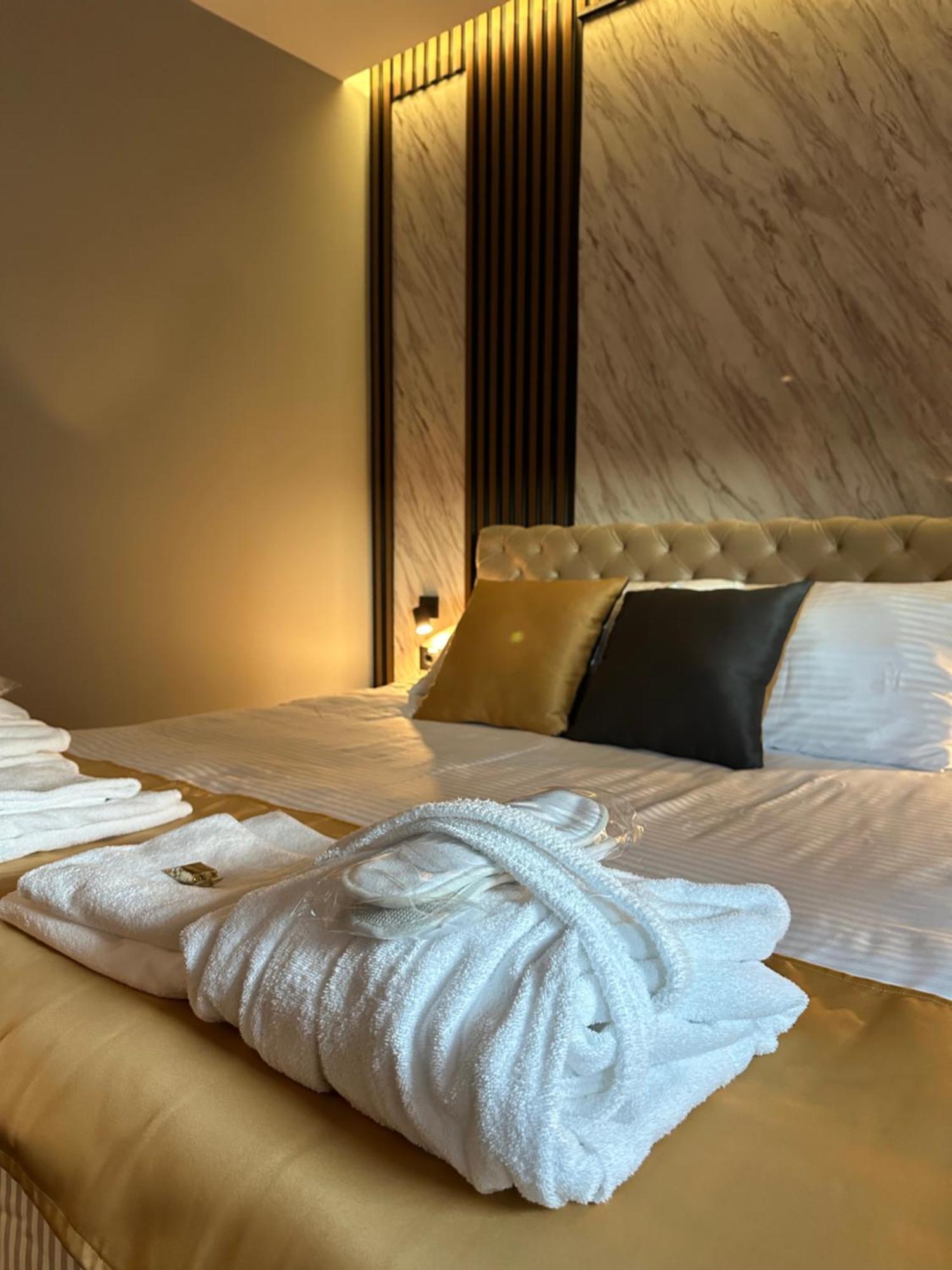 Mozaik Apartments & Spa - Modern 4-Star Apartments With Exclusive Private Spa Wellness In The City Center - Sauna, Jacuzzi, Turkish Bath - Free Parking, Wi-Fi - Rooms & Apartments Ćuprija エクステリア 写真