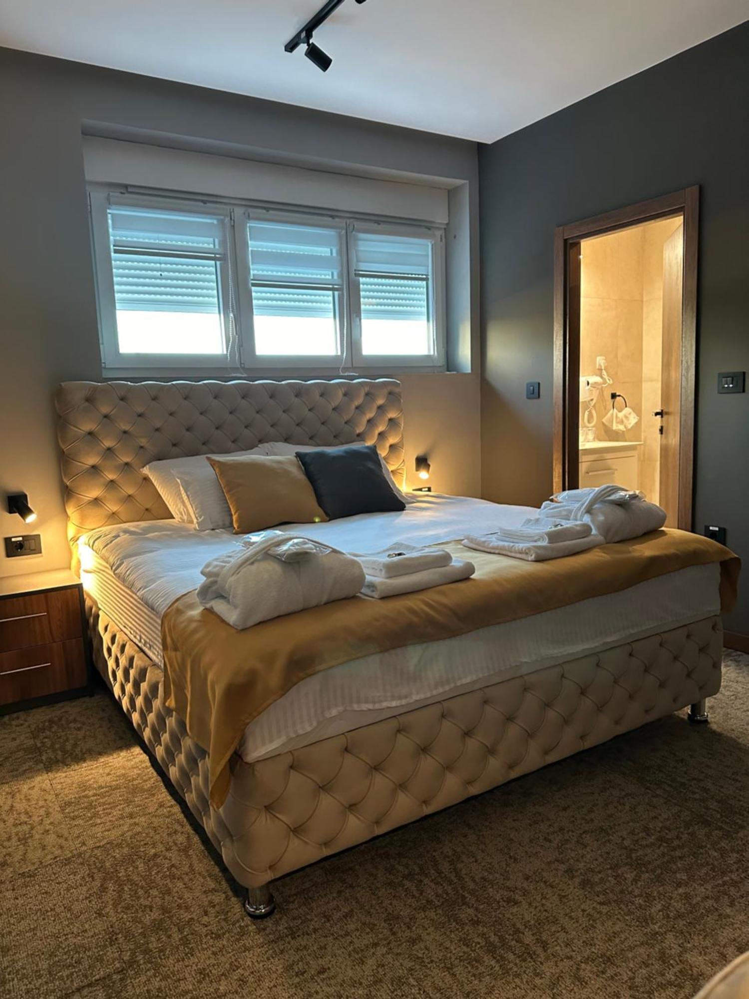 Mozaik Apartments & Spa - Modern 4-Star Apartments With Exclusive Private Spa Wellness In The City Center - Sauna, Jacuzzi, Turkish Bath - Free Parking, Wi-Fi - Rooms & Apartments Ćuprija エクステリア 写真