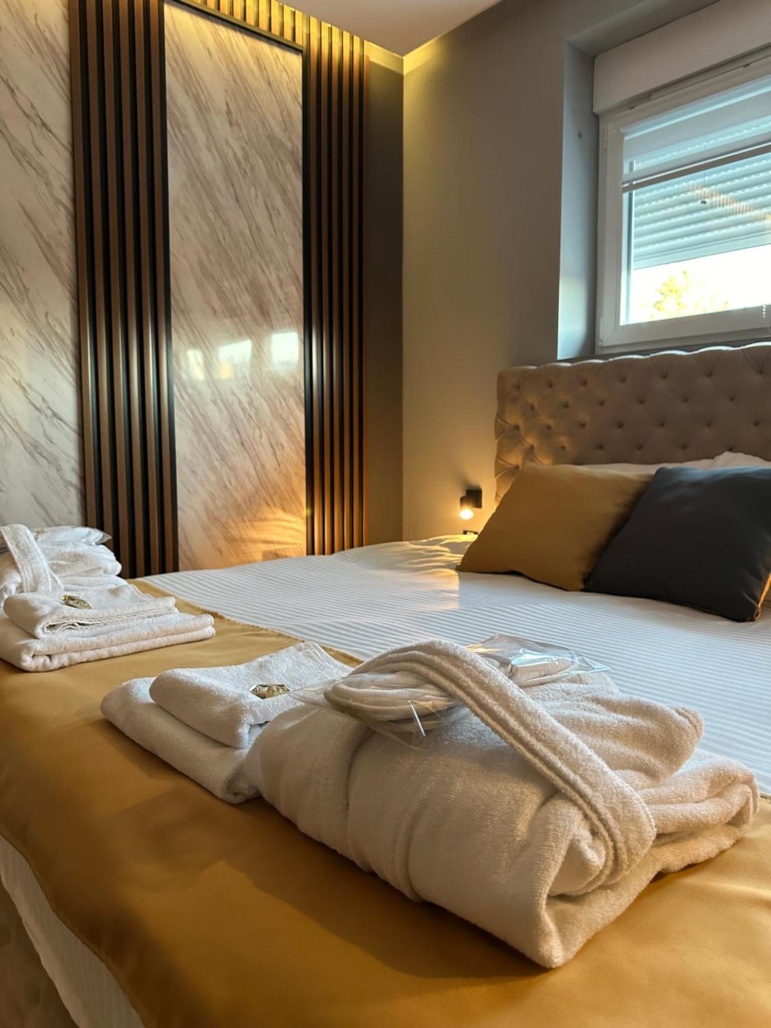 Mozaik Apartments & Spa - Modern 4-Star Apartments With Exclusive Private Spa Wellness In The City Center - Sauna, Jacuzzi, Turkish Bath - Free Parking, Wi-Fi - Rooms & Apartments Ćuprija エクステリア 写真