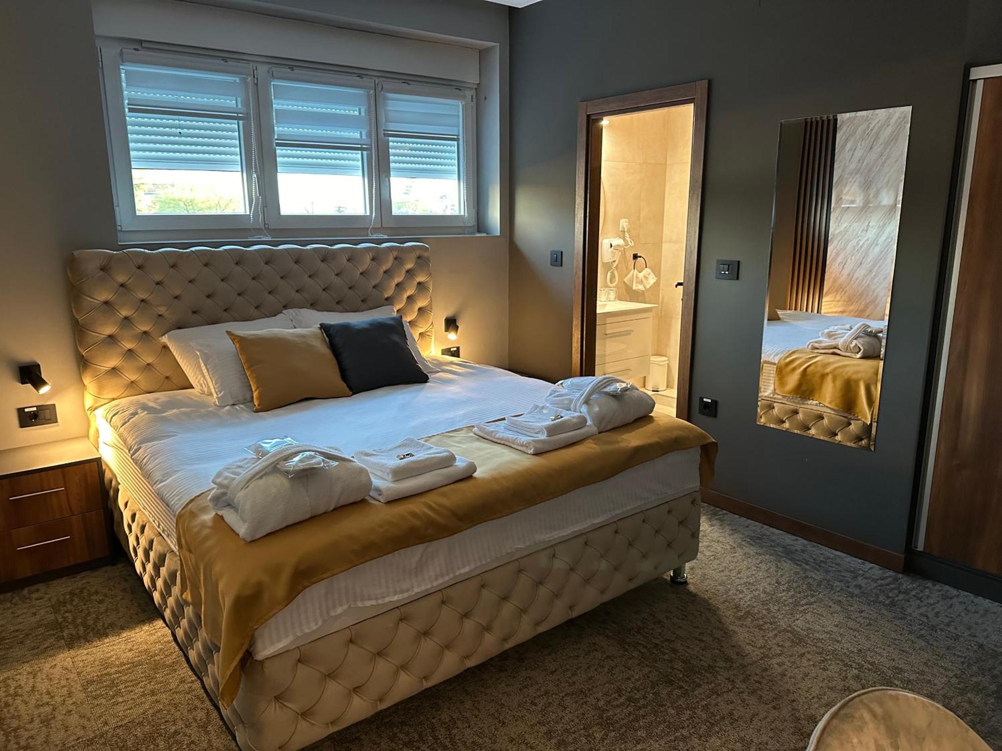 Mozaik Apartments & Spa - Modern 4-Star Apartments With Exclusive Private Spa Wellness In The City Center - Sauna, Jacuzzi, Turkish Bath - Free Parking, Wi-Fi - Rooms & Apartments Ćuprija エクステリア 写真